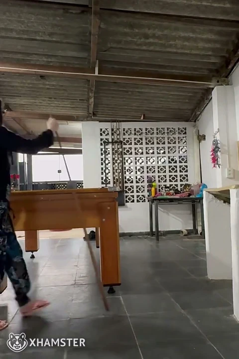 Kötü Melli'yi çıplak bırakmak bilardo oynamak