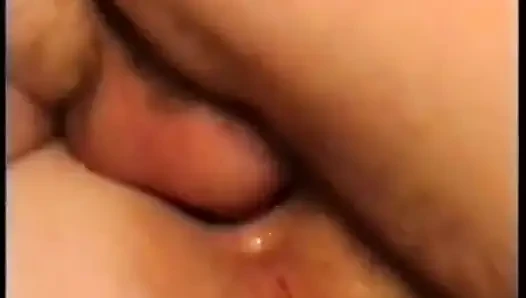 Dövmeli azgın bir esmerin oyuncu seçmeleri çifte sikiliyor