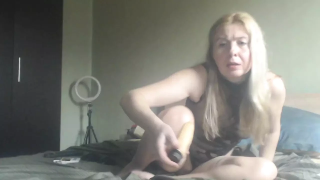 Blonde Hot Creamy Pussy Loves to Play with Dildo and Orgasms in the Morning