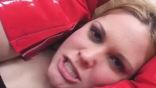 Pawg sarışın sürtük anal seks yapıyor ve sperm damlatıyor