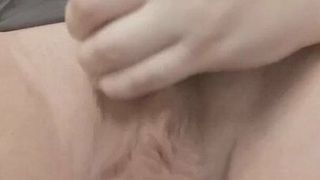 Masturbación con la mano con poco semen