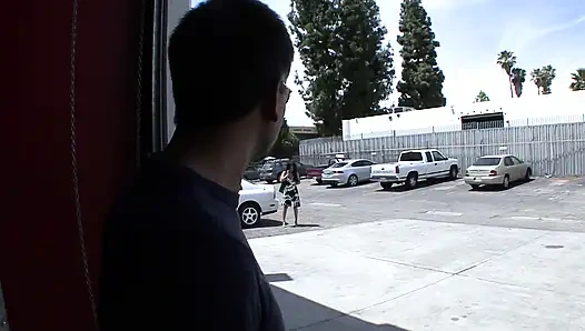 Beautyful wet cooch of chica expects wide open for big dick pump it