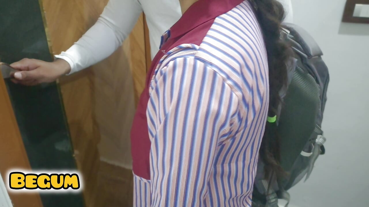 Desi School GF Ki Chudai Dost Ke Flat Par.