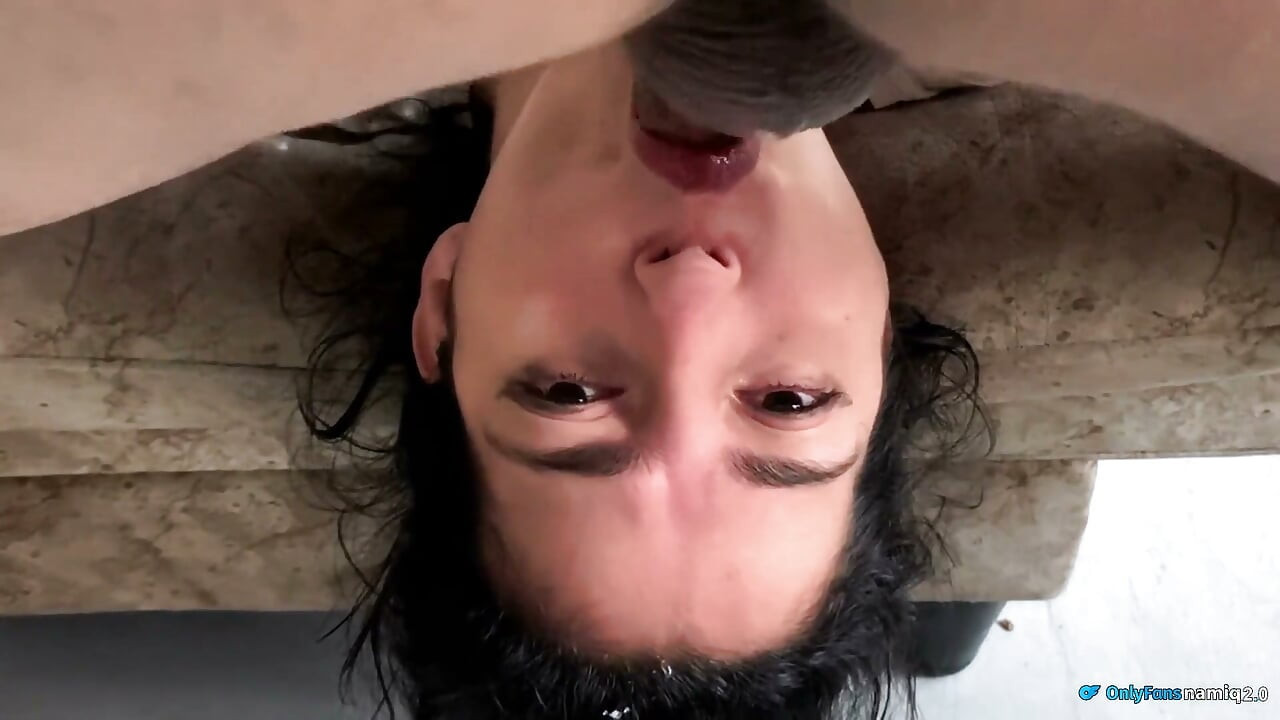 El Mete Su Pene Hasta El Fondo De Mi Garganta