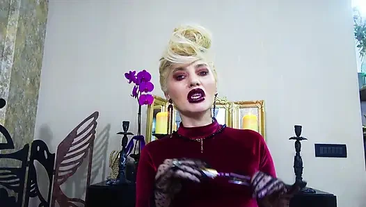 Винилглощает губную помаду, куски