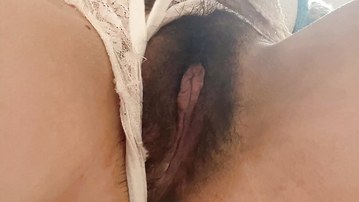 젖탱이를 빨아주는 핫한 소녀