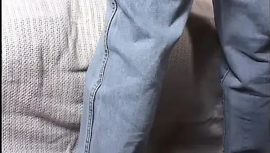 Aku akan menunggangi kontol kerasmu sampai kamu muncrat