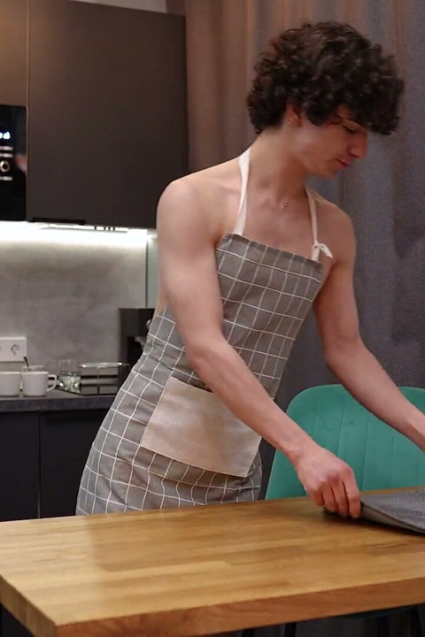 Twinkeyboy Larry Serves Greg More Than Breakfast