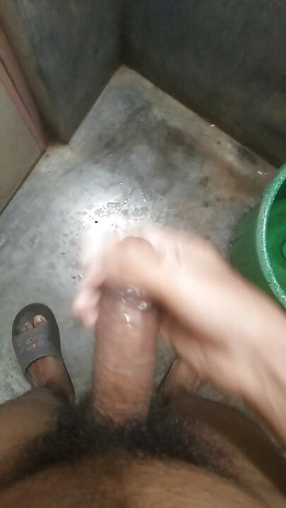 así que fui al baño, me puse jabón en las manos y golpeé la manija
