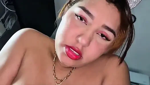 19 yaşındaki büyük doğal göğüsler amatör bakış açısı videosunda edepsizleşiyor
