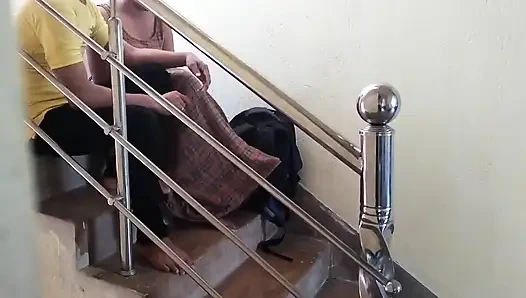 Lubang memek pacar teman diam-diam dientot sama temannya yang lain