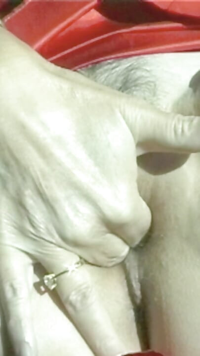 Mature - Fingering & Peeing