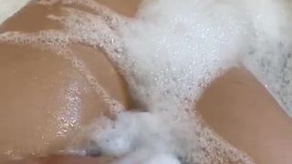 Milfy Bubblebath