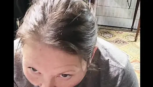 Super sexy schwanzlutschende göttin liebt es, sein sperma zu probieren, sie kommt über und laute orgasmen mit seinem schwanz, der ihr gesicht fickt