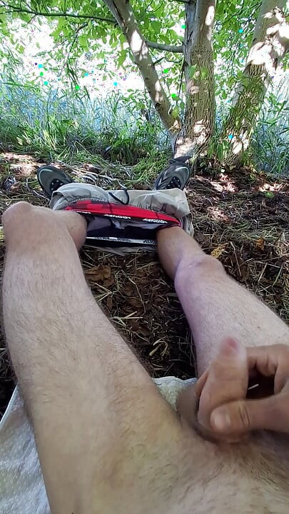 在靠近河邊的戶外玩樂