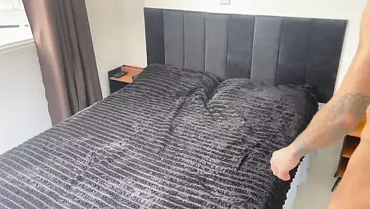 Küçük Haydut 26 Cm Üzerinde Oturur Ve Rahminde ağrıyla ağlar - Spiralini Patlattım