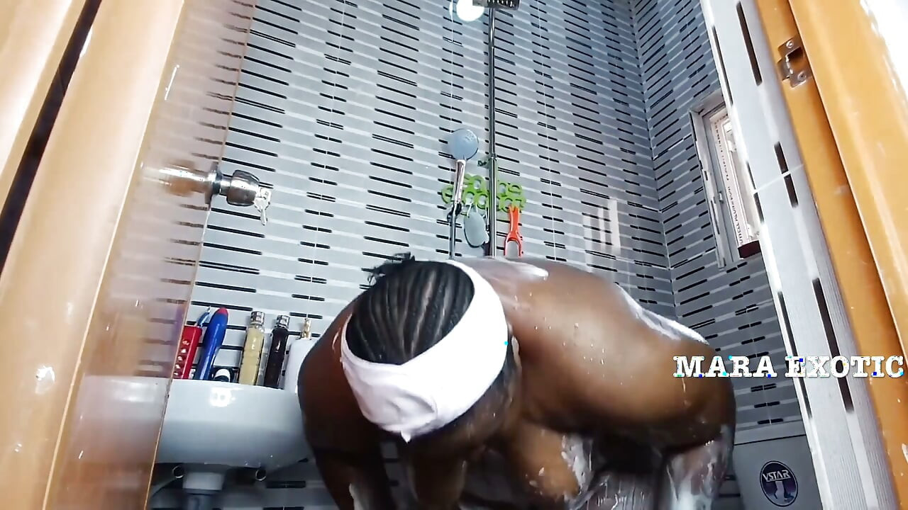 Shower Time with Fat Onion Booty MILF - Mara Exotic