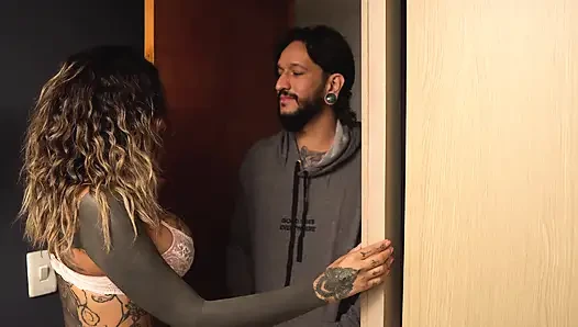 The Girl Who Knows About Tinder Invites Her Friends to Try My Big Date