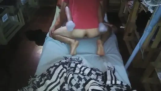 Geceleri misyoner pozisyonunda sikişiyoruz