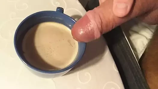 Milch Entjungfert porn video – Morgenkaffee braucht Milch!