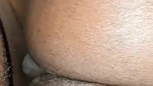 Üç saniyede boşalana kadar Afrika'nın en büyük yarağına zıpladım