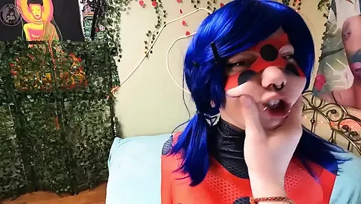 Supervillain süper kahramanın kontrolünü alıyor - bakış açısı baştan çıkarma fantezisi