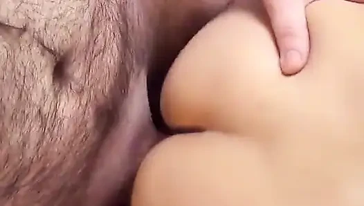 Tiga gadis biseksual suka makan memek dan celah mereka diisi dengan kontol