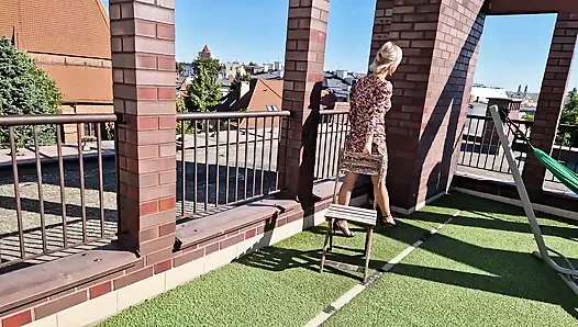 Çatıdaki cam anal dildo - bölüm 1