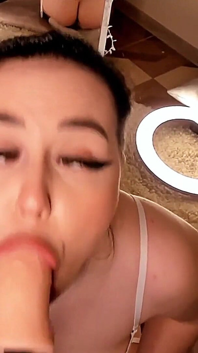 ¡Mi culo y mi coño sedientos están rogando por tu semen! LLÉNAME! | Clip 1