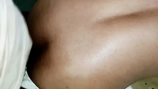 Üvey kız kardeşinin sıkı göt deliği anal sekste dölle dolu