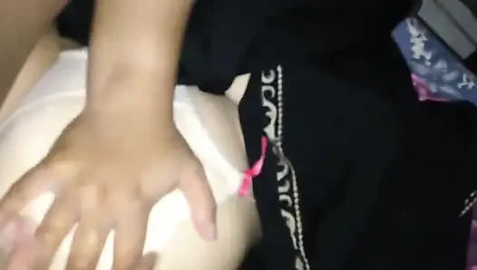 Kontol besarku disepong dan ngentot gadis toket besar berhijab, dan aku muncrat di wajahnya.