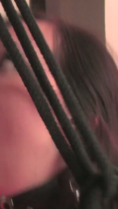 Fastgjort hoppe bliver dobbelt betjent | Clip 1