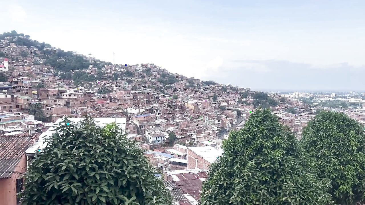 18-year-old Colombian Woman Is Seduced by a Stranger and Has Sex Outdoors at the Mio Cable in Cali Colombia
