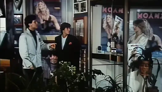 Моана Поззи любит два больших пениса