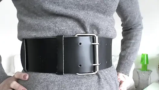 Gürtelarmung im Wohnzimmer, Teil 3, lady Victoria Valente