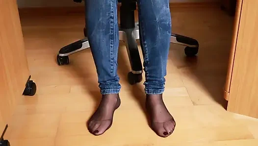 Klik sepatu hak tinggi di lantai kayu - asmr penggosok stoking nilon dan sepatu