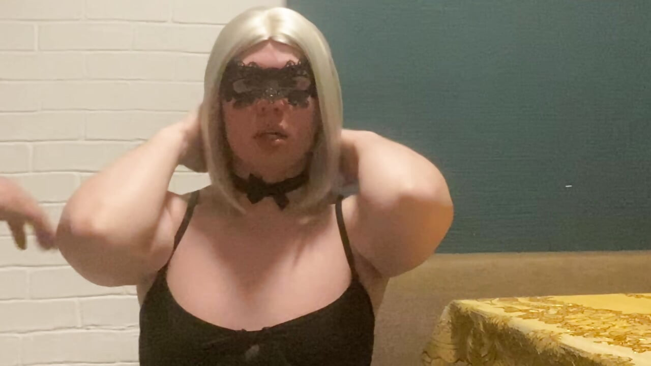 Lippy trans blonde got a mouthful of cum