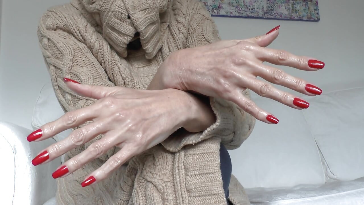 Feel My Fingernail on Your Chest, Scratching, Lady Victoria Valente