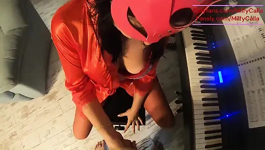 Piyano dersi baştan çıkarma kırmızı iç çamaşırı, derin zevk ve dağınık ağız bitirmek