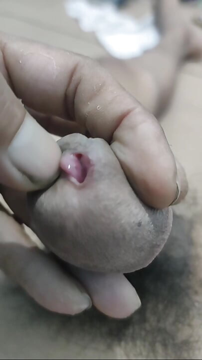 Sperm çıkana kadar yarağı salla