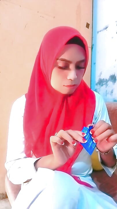Indonesisches Hijab--anal-training