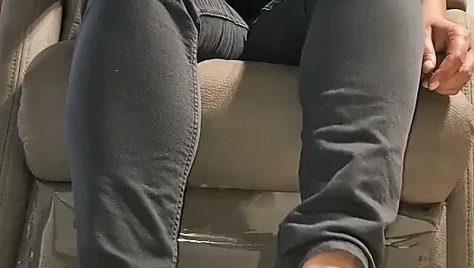 Ayaklarımda ve kirli sandaletimle görmezden gelin