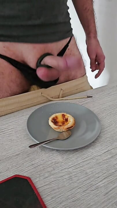 Hand Free Cum On Pastel de Nata