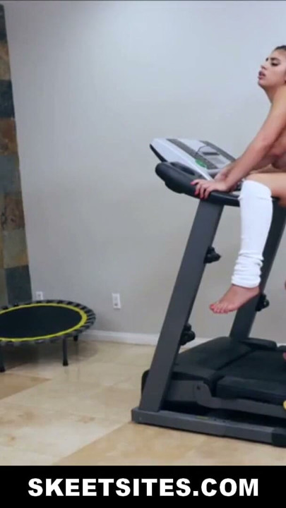 Thick Big Natural Tits & Big Ass Latina Fucked In Gym | クリップ 1