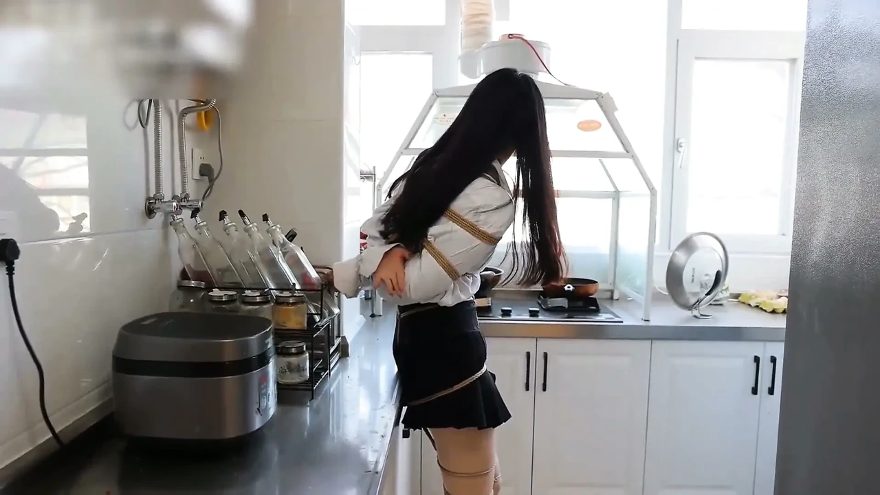 The Rope Restraints of the Stocky Girlfriend, Experiencing the Ultimate Restriction of the Rear Hand