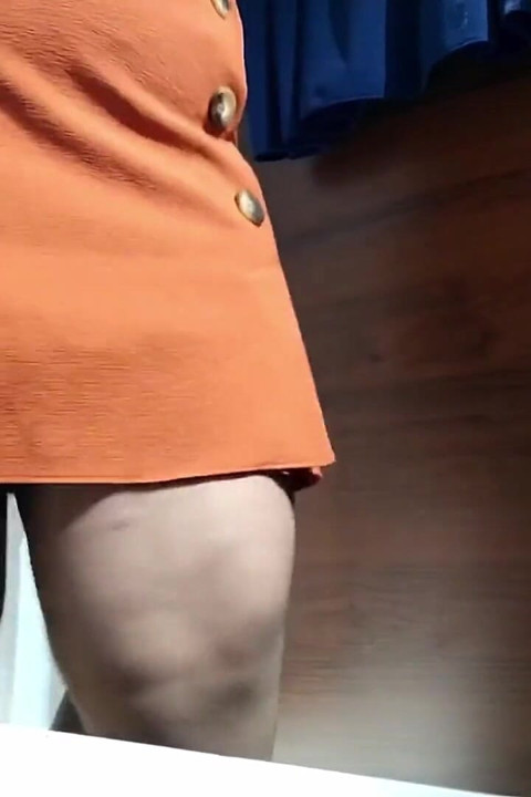 Wanita Dewasa Melengkung - Video Kamar Pas Pusat Perbelanjaan