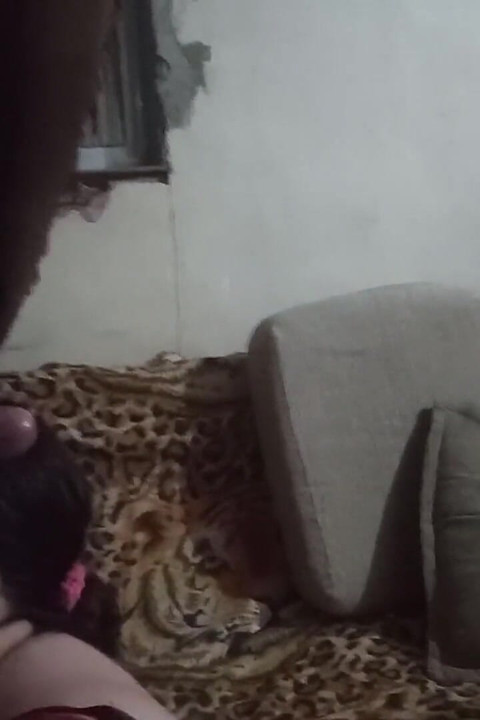 흑인 대물 자지의 핫한 정액을 삼키는 핫와이프