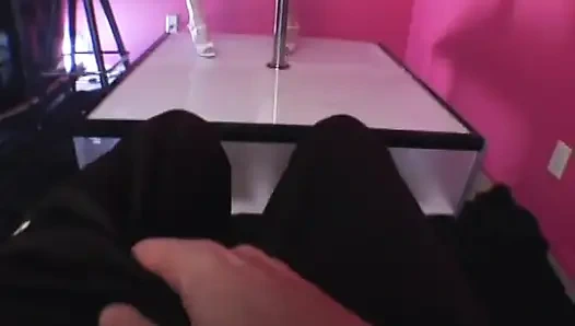 Vintage - tante seksi lagi asik mainin memeknya di tiang