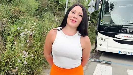 Sokakta Bir Tanrıçayla Tanışıyorum ve Onu Dışarıda Sevişiyorum - Lola Bratz