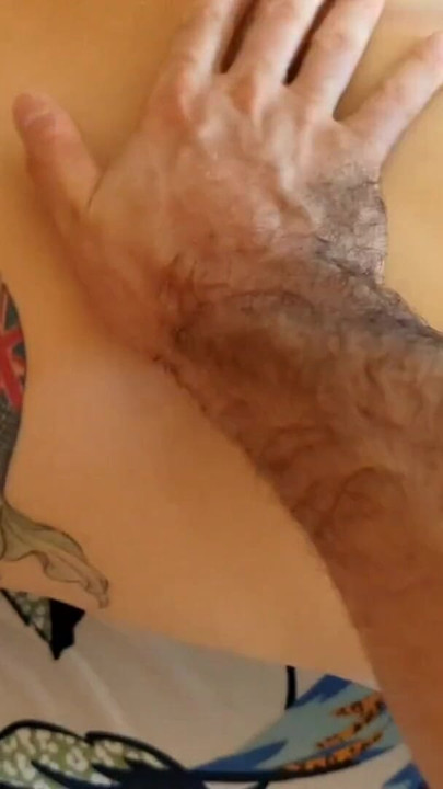 Momenti da condividere da "Bella asiatica ama essere sculacciata fino all'orgasmo mentre succhia il cazzo"